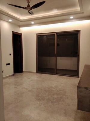 Room in 4 BHK Builder Floor at DLF City Phase IV, Dlf Phase iv – for Rent