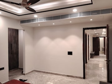 Room in 4 BHK Builder Floor at DLF City Phase IV, Dlf Phase iv – for Rent