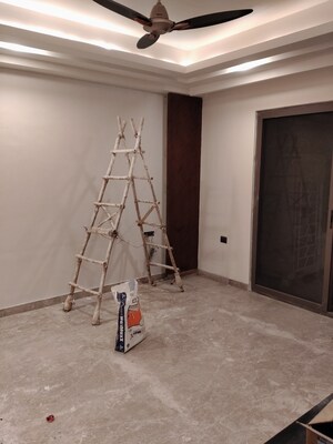 Parking in 4 BHK Builder Floor at DLF City Phase IV, Dlf Phase iv – for Rent