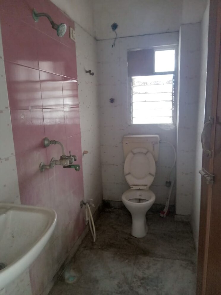 Bathroom, dunlop 3 Bedroom 1500 Sq.Ft. Apartment In Dunlop Kolkata 9552747