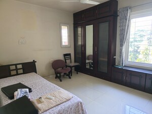 Bedroom in 2 BHK Apartment at Deccan Gymkhana – for Rent