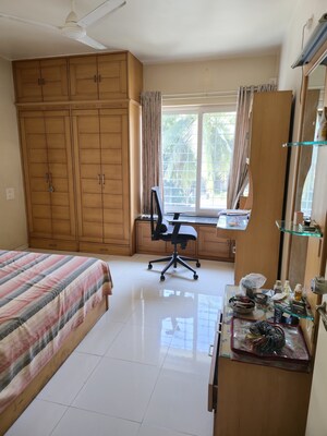 Team Area in 2 BHK Apartment at Deccan Gymkhana – for Rent