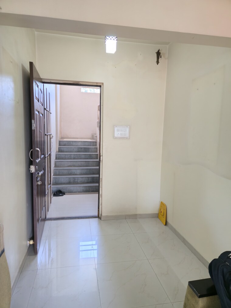 Room, deccan gymkhana 2 Bedroom 1200 Sq.Ft. Apartment In Deccan Gymkhana Pune 9552726