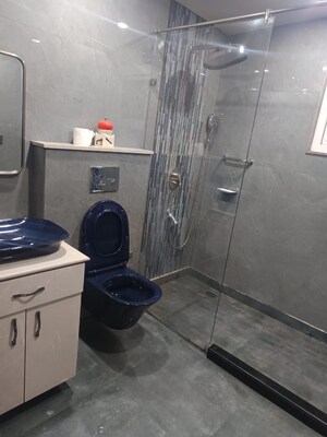 Bathroom in 4 BHK Builder Floor at DLF City Phase IV, Dlf Phase iv – for Rent