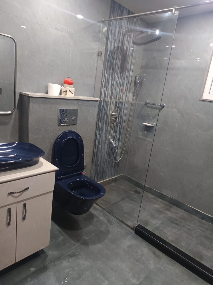 Bathroom, dlf-city-phase-iv 4 Bedroom 3800 Sq.Ft. Builder Floor In Dlf Phase iv Gurgaon 9552736