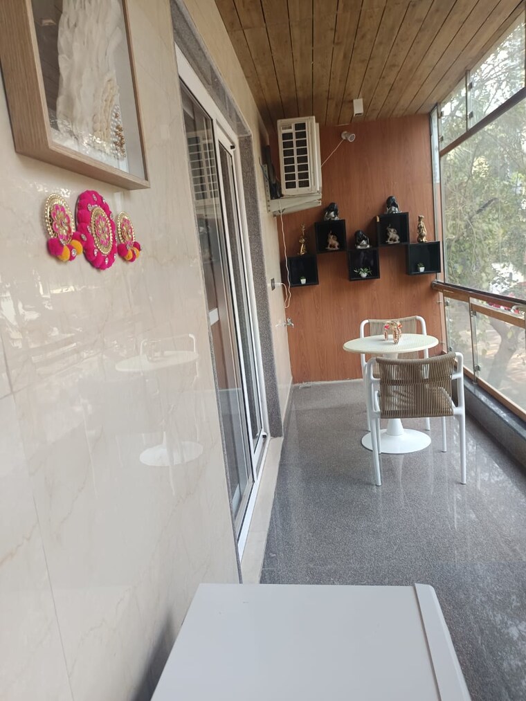 Balcony, dlf-city-phase-iv 4 Bedroom 3800 Sq.Ft. Builder Floor In Dlf Phase iv Gurgaon 9552736
