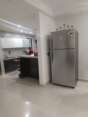 Building Lobby in 4 BHK Builder Floor at DLF City Phase IV, Dlf Phase iv – for Rent