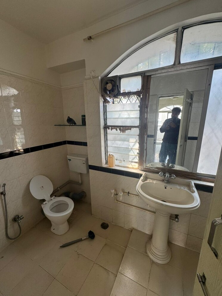 Attached Bathroom, simran-orchid 3 Bedroom 1800 Sq.Ft. Penthouse In Salunkhe Vihar Society Pune 9552743