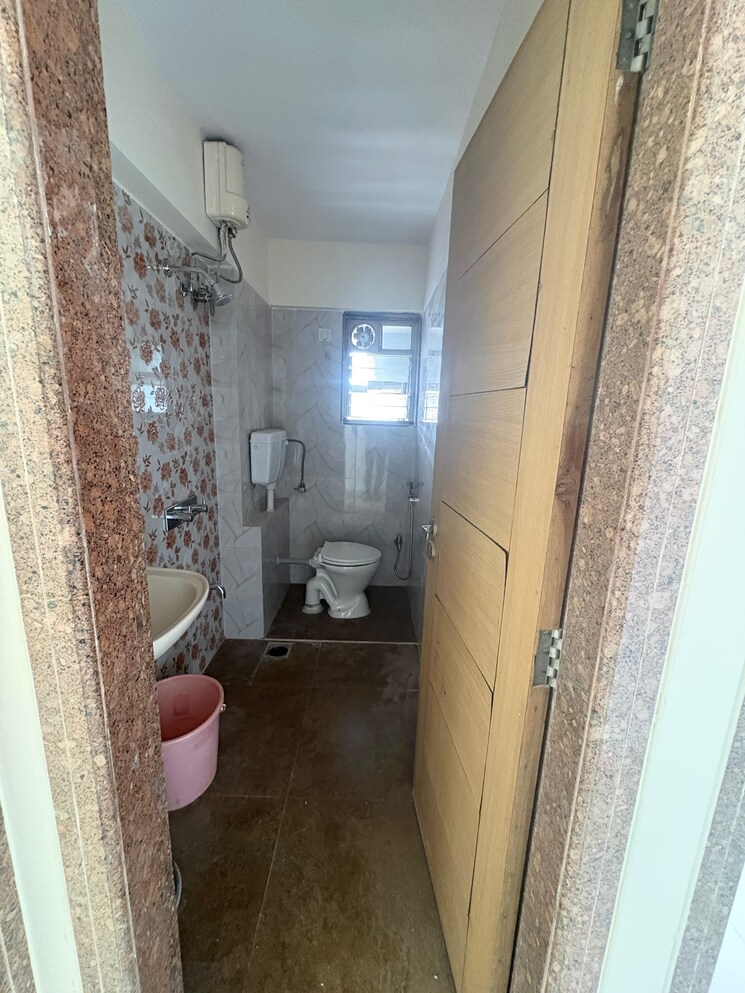 Bathroom, kanakia-spaces-niharika 2 Bedroom 850 Sq.Ft. Apartment In Manpada Thane 9552740