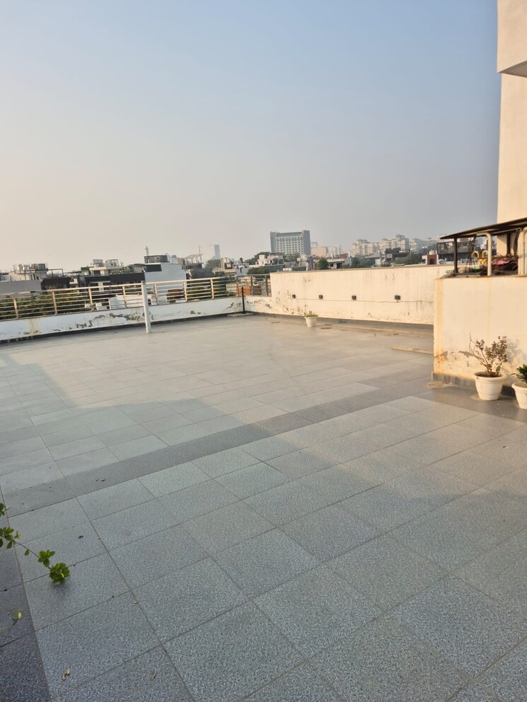  Parking, ansal-sushant-lok-i 3 Bedroom 360 Sq.Ft. Builder Floor In Sector 43 Gurgaon 9552792