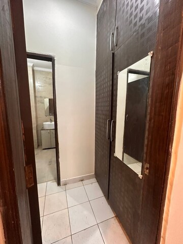 Building Lobby in 3 BHK Builder Floor at Ansal Sushant Lok I, Sector 43 – for Rent