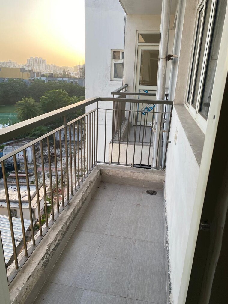 Balcony, vip road 1.5 Bedroom 750 Sq.Ft. Apartment In Vip Road Zirakpur 9552755