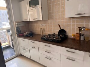 Kitchen in 3 BHK Builder Floor at DLF City Phase IV, Dlf Phase iv – for Rent