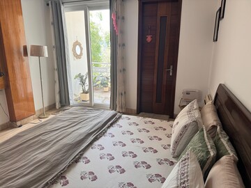 Bedroom in 3 BHK Builder Floor at DLF City Phase IV, Dlf Phase iv – for Rent