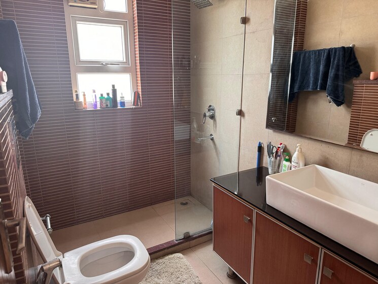 Bathroom, dlf-city-phase-iv 3 Bedroom 2500 Sq.Ft. Builder Floor In Dlf Phase iv Gurgaon 9552753