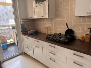 Kitchen in 3 BHK Builder Floor at DLF City Phase IV, Dlf Phase iv – for Rent
