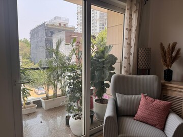 Balcony in 3 BHK Builder Floor at DLF City Phase IV, Dlf Phase iv – for Rent