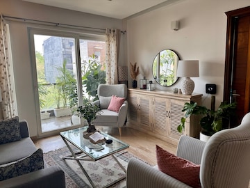 Living Room in 3 BHK Builder Floor at DLF City Phase IV, Dlf Phase iv – for Rent