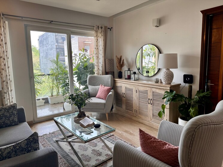 Living Room, dlf-city-phase-iv 3 Bedroom 2500 Sq.Ft. Builder Floor In Dlf Phase iv Gurgaon 9552753