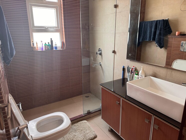 Bathroom, dlf-city-phase-iv 3 Bedroom 2500 Sq.Ft. Builder Floor In Dlf Phase iv Gurgaon 9552753