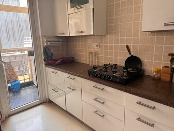 Kitchen in 3 BHK Builder Floor at DLF City Phase IV, Dlf Phase iv – for Rent