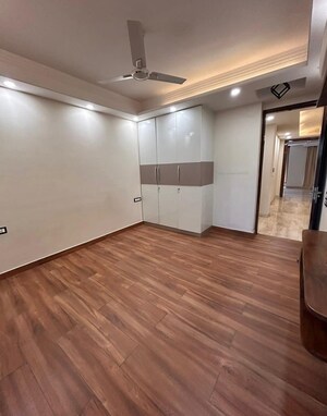 Room in 3 BHK Builder Floor at Ansal Sushant Lok I, Sector 43 – for Rent