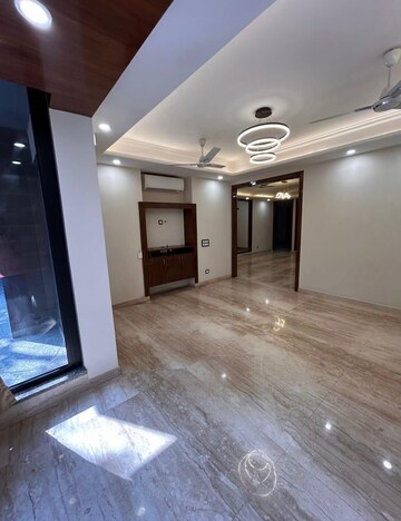 Room in 3 BHK Builder Floor at Ansal Sushant Lok I, Sector 43 – for Rent