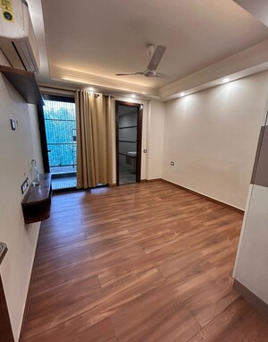 Room in 3 BHK Builder Floor at Ansal Sushant Lok I, Sector 43 – for Rent