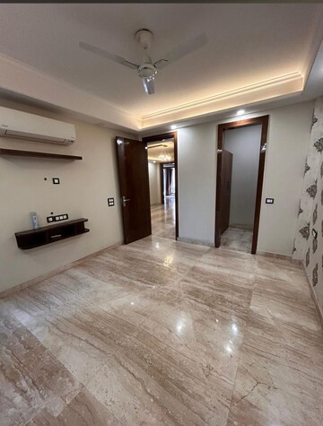 Room in 3 BHK Builder Floor at Ansal Sushant Lok I, Sector 43 – for Rent