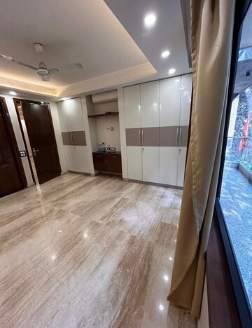 Room in 3 BHK Builder Floor at Ansal Sushant Lok I, Sector 43 – for Rent