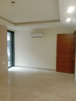 4 BHK + Servant Room Apartment For Sale in DLF The Icon