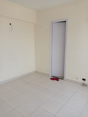 Room in 3 BHK Apartment at Sunshine Enclave New Town, New Town – for Sale