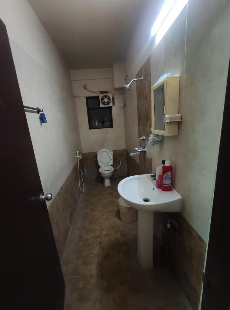Bathroom, eden-tolly-lakeside 3 Bedroom 1225 Sq.Ft. Apartment In Joka Kolkata 9552848
