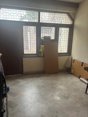 Room in 3 BHK Builder Floor at Panchsheel Enclave – for Rent