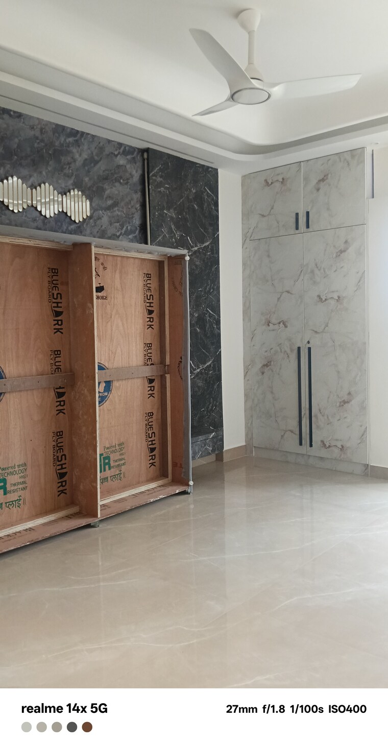 Room, amolik-aster-woods 3 Bedroom 180 Sq.Yd. Builder Floor In Sector 98 Faridabad 9552914