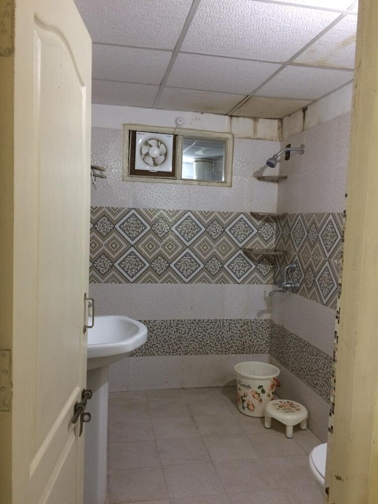 Bathroom, kg-royal-heights 2 Bedroom 1700 Sq.Ft. Apartment In Faizabad Road Lucknow 9552915