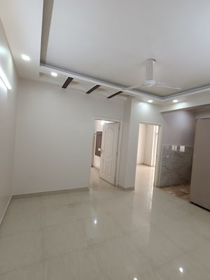 Room in 2 BHK Apartment at Shree Vardhman Mantra, Sector 67 – for Rent