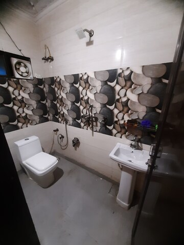 Team Area in 2 BHK Builder Floor at Vipin Garden – for Rent