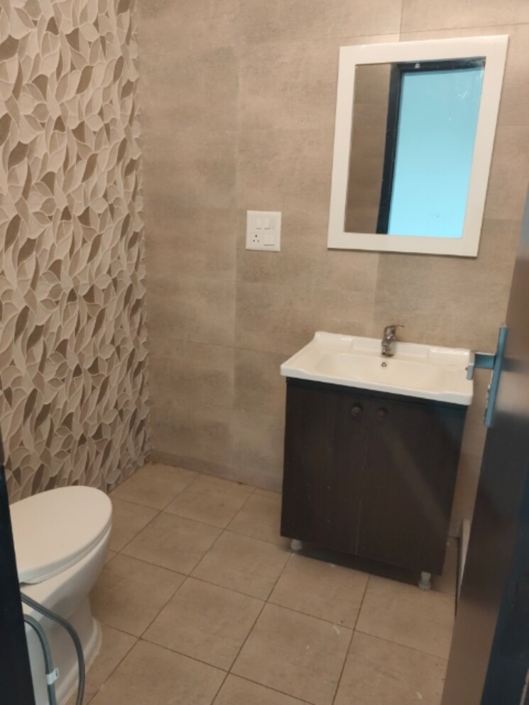 Bathroom, elite-golf-green 5 Bedroom 2715 Sq.Ft. Apartment In Sector 79 Noida 9553030