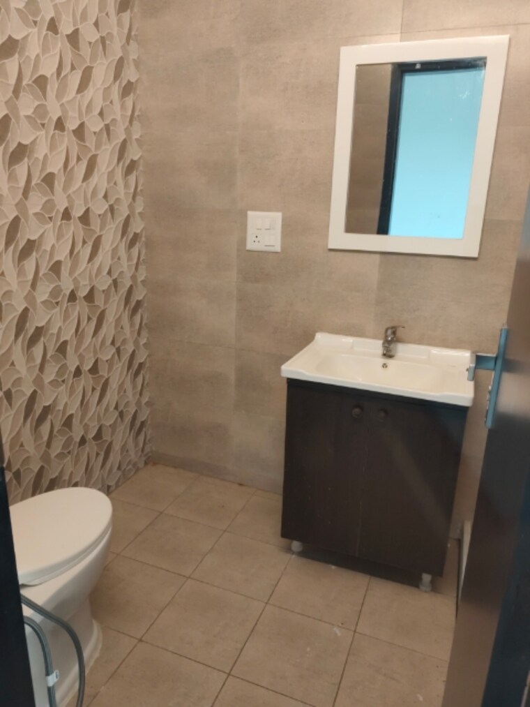 Bathroom, elite-golf-green 5 Bedroom 2715 Sq.Ft. Apartment In Sector 79 Noida 9553030