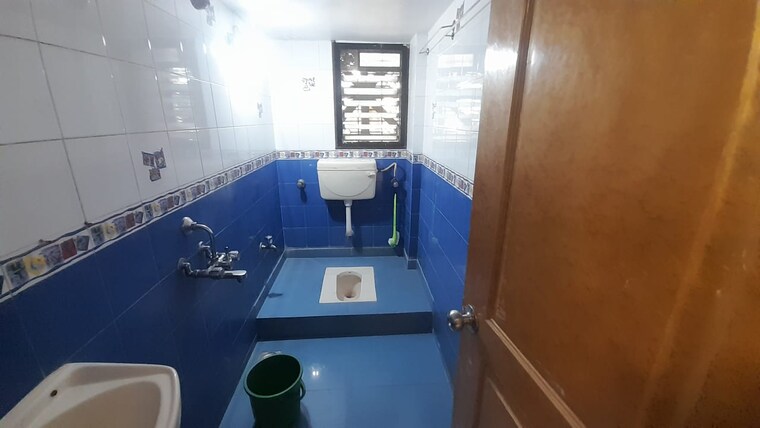 Attached Bathroom, nav-sanyukt-chs 2 Bedroom 1000 Sq.Ft. Apartment In Andheri East Mumbai 9553022