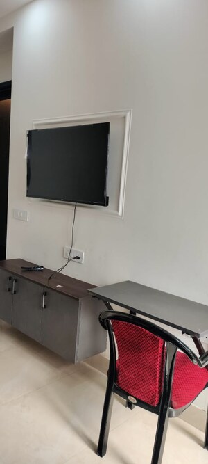 Furnished Amenities in 1 RK Builder Floor at Ambience Mall, Sector 24 – for Rent