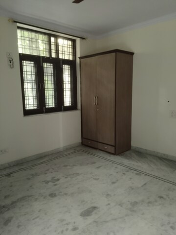 Room in 4 BHK Apartment at Sarita Vihar Pocket-J RWA, Sarita Vihar – for Rent