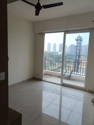 Room in 2 BHK Apartment at Signature Global Prime, Sector 63a – for Rent
