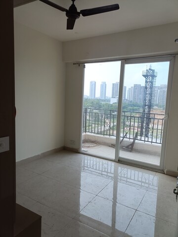Room in 2 BHK Apartment at Signature Global Prime, Sector 63a – for Rent