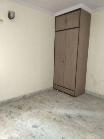 Room in 4 BHK Apartment at Sarita Vihar Pocket-J RWA, Sarita Vihar – for Rent