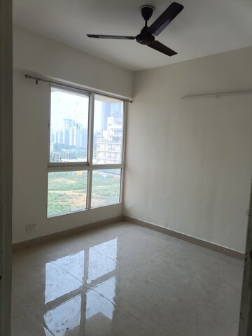 Room in 2 BHK Apartment at Signature Global Prime, Sector 63a – for Rent