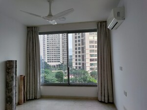 Room in 3 BHK Apartment at Oberoi Realty Esquire, Goregaon East – for Sale
