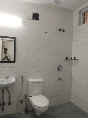 Bathroom in 4 BHK Apartment at Sarita Vihar Pocket-C RWA, Sarita Vihar – for Rent