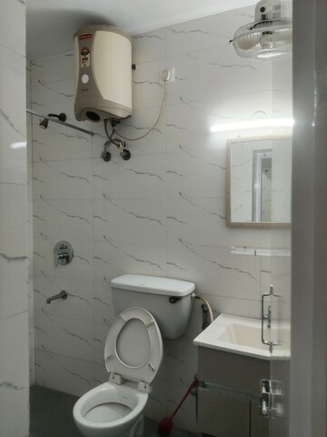 Bathroom in 4 BHK Apartment at Sarita Vihar Pocket-C RWA, Sarita Vihar – for Rent